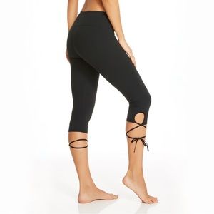 Fabletics Gardenia Crop Leggings in Black